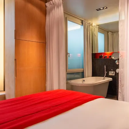 Golden Tulip Opera De Noailles מלון