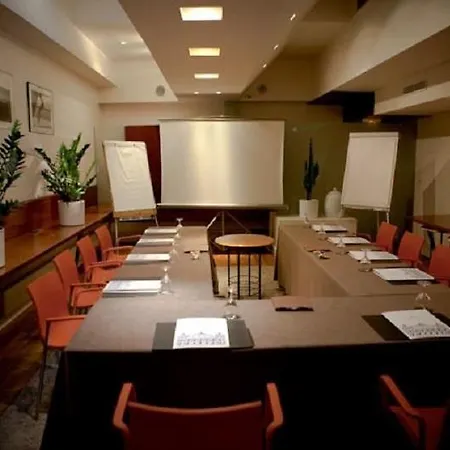 Hotel Golden Tulip Opera De Noailles 4*