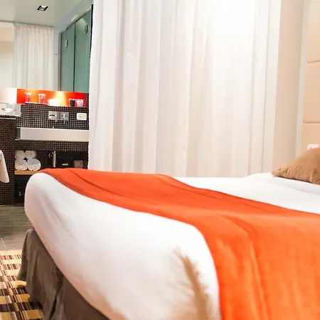 Отель Golden Tulip Opera De Noailles