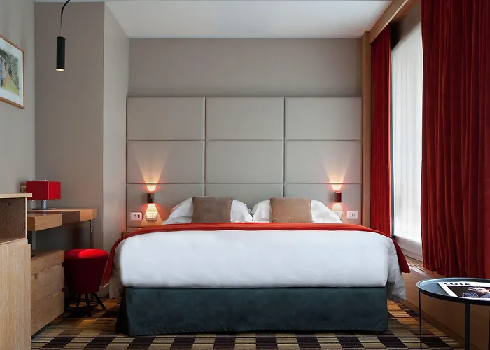 Golden Tulip Opera De Noailles 4*